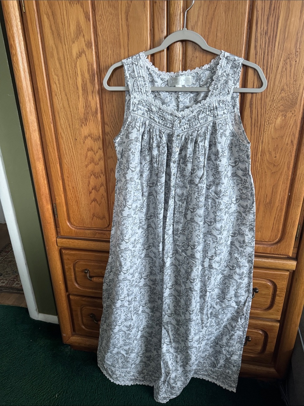 Eileen West nightgown